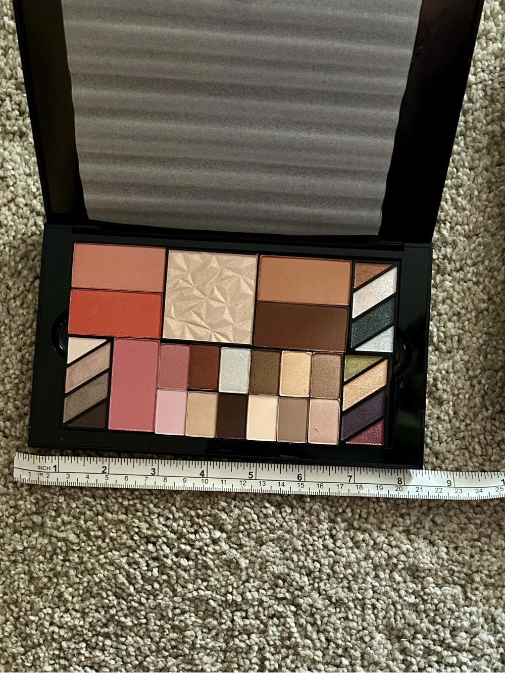 Mary Kay Eyeshadow Palette — Neutral, Pink, Coral & Champagne Shades